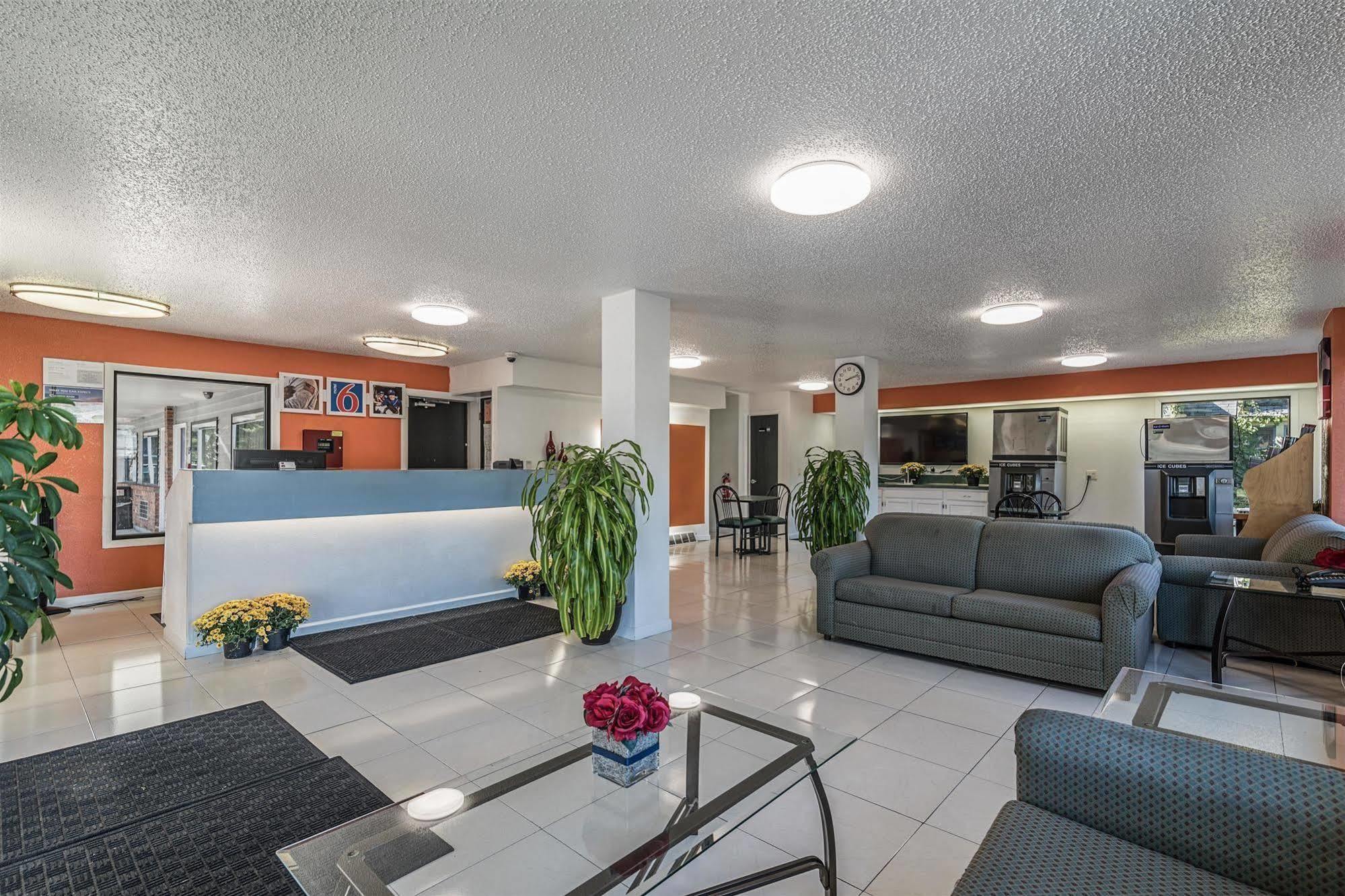 Motel 6-Albany, NY - Airport Exterior foto